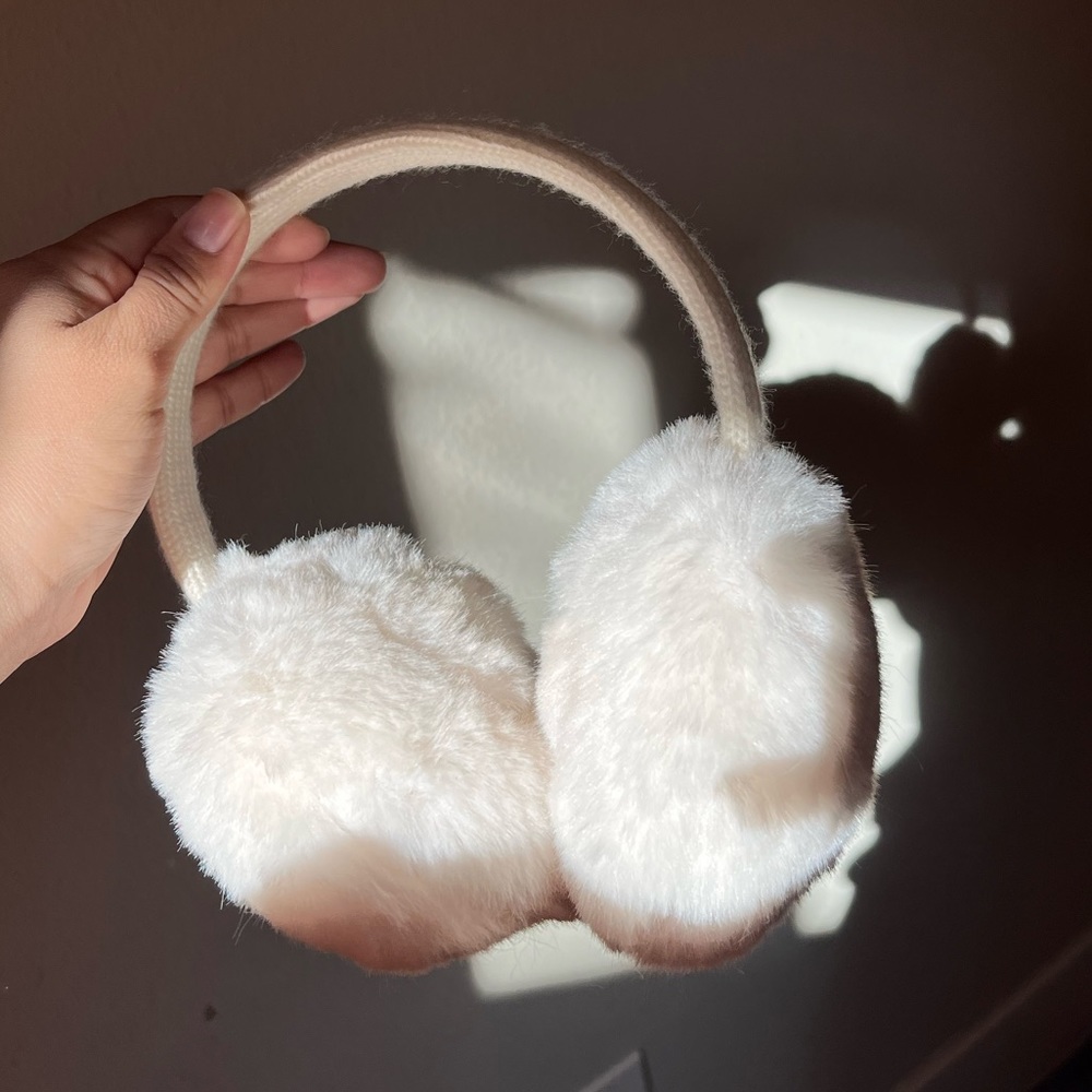 VS PINK ear puffs